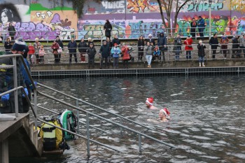 025a1566 chlausschwimmen zueri dwy web