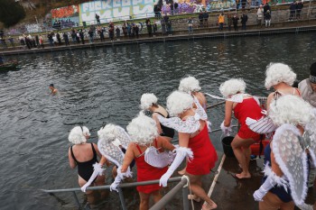 025a1960 chlausschwimmen zueri dwy web