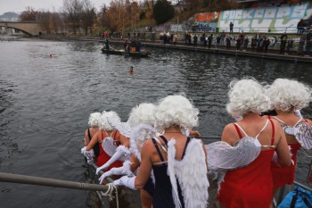 025a1961 chlausschwimmen zueri dwy web