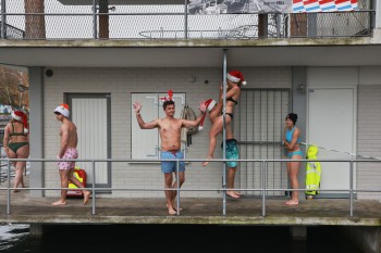 025a1986 chlausschwimmen zueri dwy web